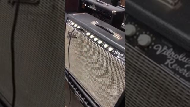 Music Corner Custom Vibrolux reissue смотреть онлайн