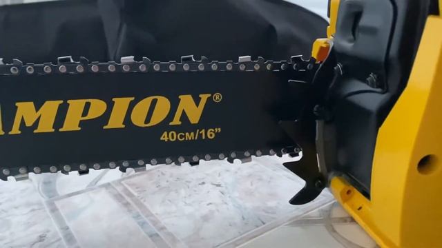 Как установить зубчатый упор , на бензопилу CHAMPION 241-16 смотреть онлайн