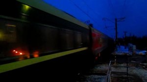 Электровоз ЭП10-012 с поездом№16 Будапешт(Ужгород)-Москва, платформа Зосимова Пустынь 10.12.2014