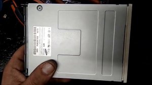 не выбрасывайте флоппи диски.