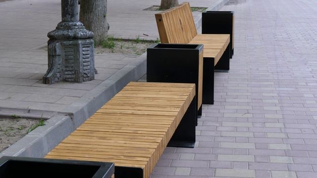 На улице Ленина появились лавочки для отдыха