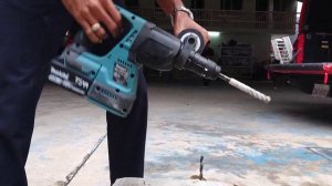 DHR243 Makita 18V Rotary Hammer 24mm