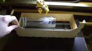 Гравировка на пивных бокалах. Самодельное поворотное устройство.