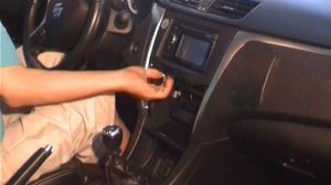 Radio Suzuki Kizashi / How to remove the radio  Suzuki Kizashi