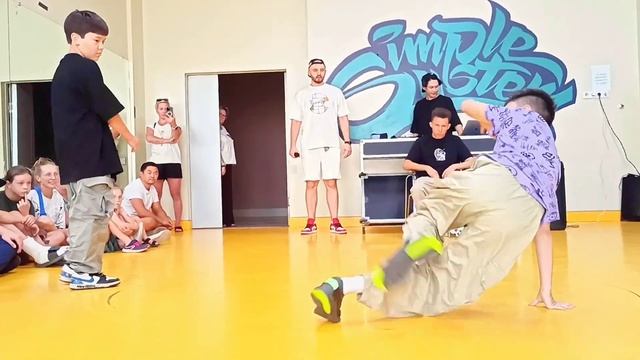 первый мой батл по брейк данс (кто же выиграл?) смотреть онлайн