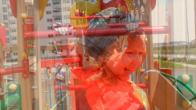 Ульяна на Детской площадке в Адлере смотреть онлайн