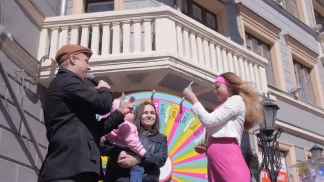 Торговый Центр «Муравей»-Сормово провел праздник «Дарим деньги» смотреть онлайн