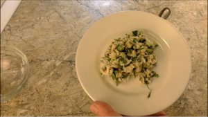 Готовлю салат из лоба и куриной грудки для диабетиков второго типа.