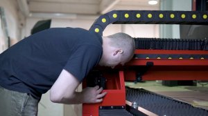 Запуск лазерного станка для резки металла. Компания Saros. Эстония.