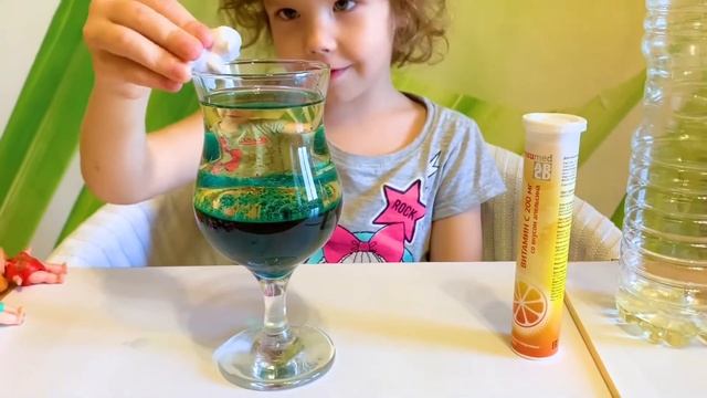 Лавовая лампа. Опыты для детей. Развлечения для детей смотреть онлайн