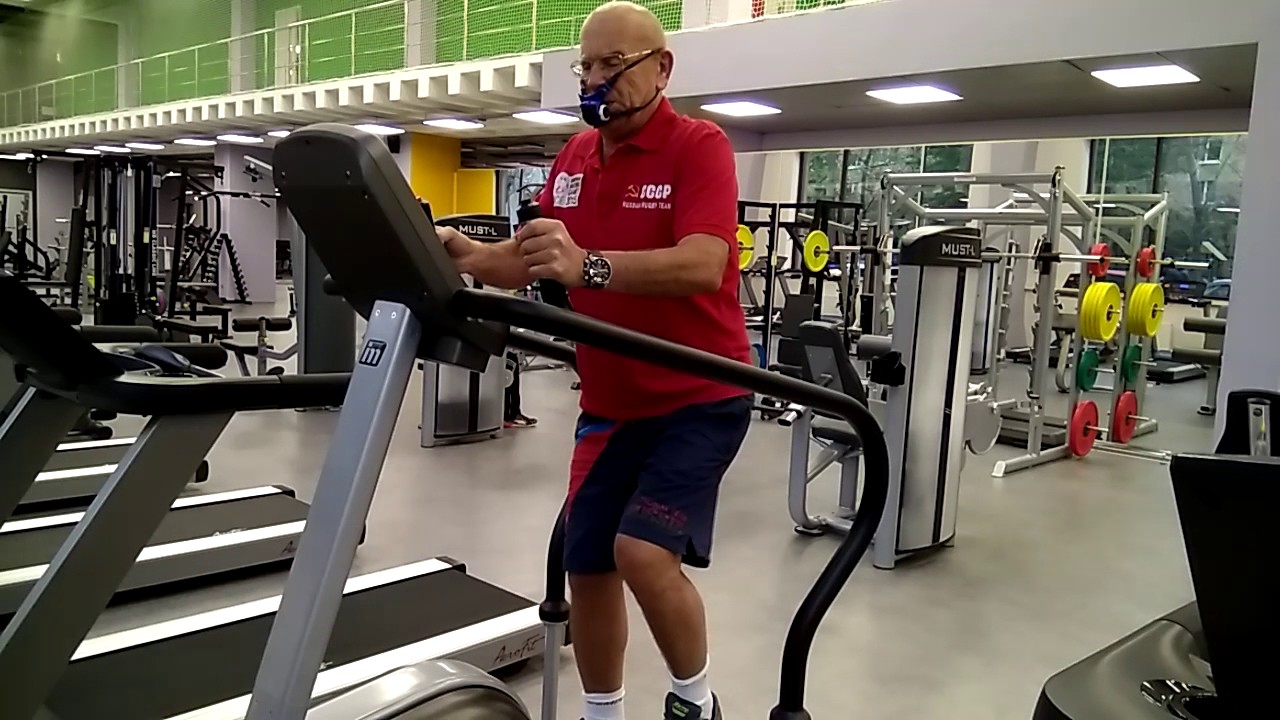 НА ЛЕСТНИЦЕ