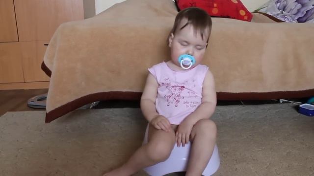 Уснула на горшке:) смотреть онлайн