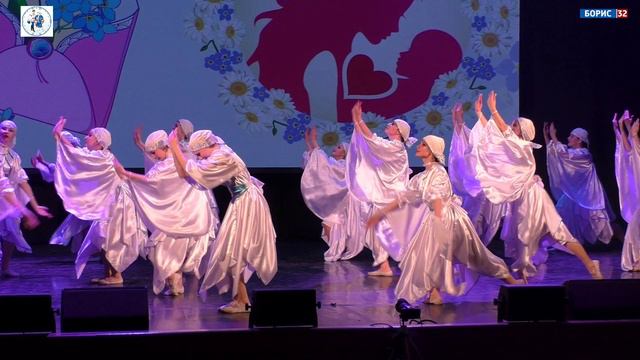 Праздничный юбилейный концерт ансамбля танца "Россияне". Танец "Мама". 06.04.2024 год. смотреть онлайн