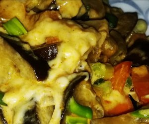 Баклажаны на сковороде с сыром.