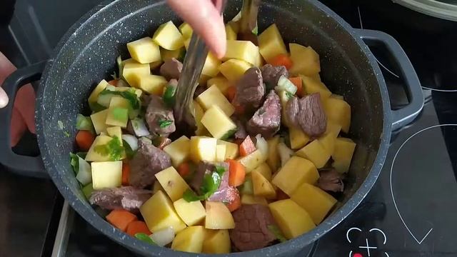 Тушёная говядина с тыквой и чечевицей | Закинул в кастрюлю и забыл | Мясо с овощами