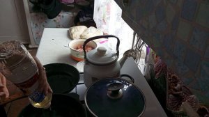 Наготовила вкусняшек.Гостья.