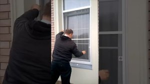 Установка креплений для москитной сетки