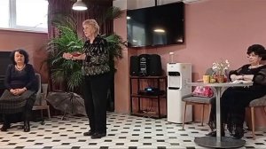 Разве у вас не бывает  ..., поёт Юлия Павловна Поташникова.