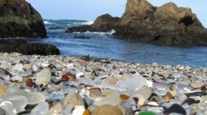 Стеклянный пляж в Калифорнии.