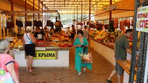 Продуктовый рынок летом 2024 года. Город Судак. Кипарисовая аллея