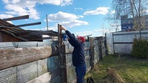 Дачники оценят. Старый забор теперь как новый. Простая самоделка.