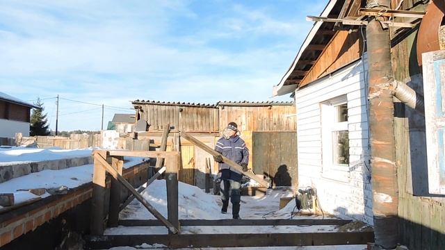 #28 Строим дом. Сделали крыльцо для одноэтажного дома смотреть онлайн