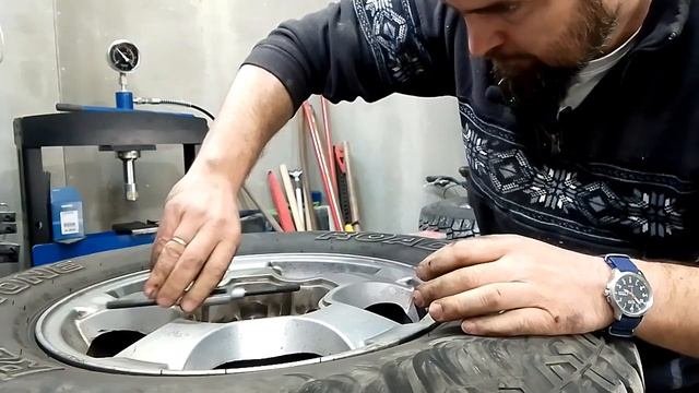 Восстановление резьбы пружинными ввертышами (китайский аналог Helicoil)
