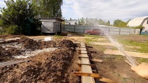 Фундамент залит,важный момент после завершения процесса заливки.