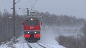 "Летящие снежинки". ЭП2К-006 с пассажирским поездом Казань - Новый Уренгой