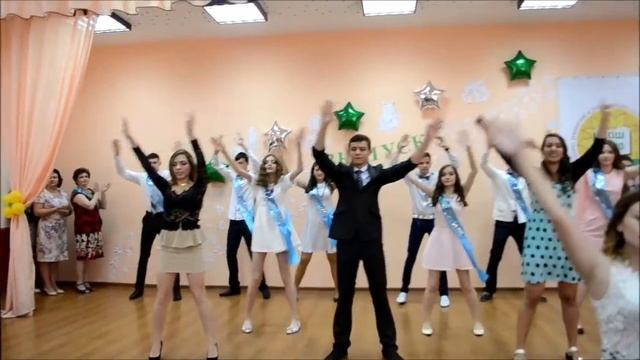 Торжественный педсовет 9-х классов - Флешмоб от выпускников и преподователей смотреть онлайн
