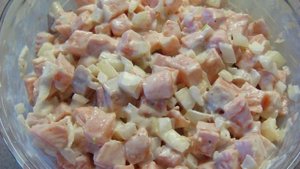 Кета запеченная с луком