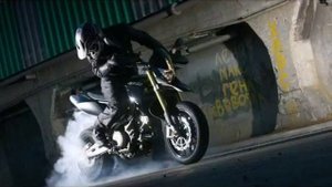 Aprilia Dorsoduro 750 уникальный мотоцикл класса супермото с четырехтактным двухцилиндровым двигат