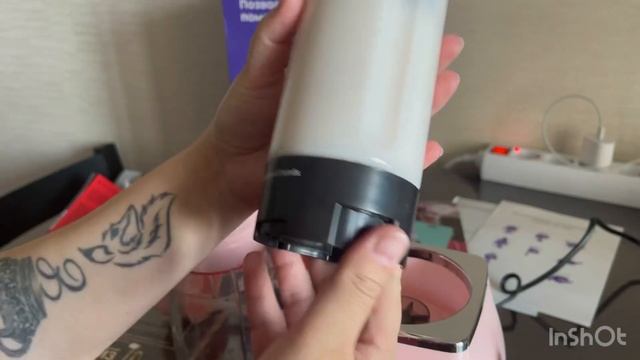 Позвольте вам помешать! Супер розовое клубничное смузи :) Обзор блендера Kitfort KT-1376-3 смотреть онлайн