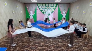 Танец с полотнами " Мама"