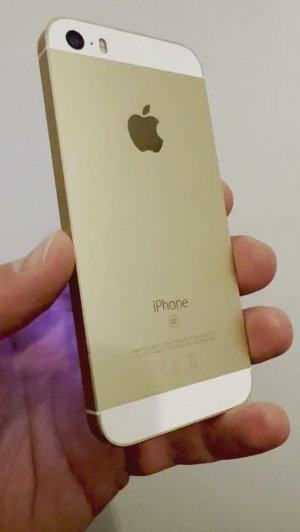 iPhone SE первого поколения