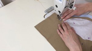 Карман в шве. Вариант 1. Карман в шве с цельнокроеной мешковиной и отделочными строчками.