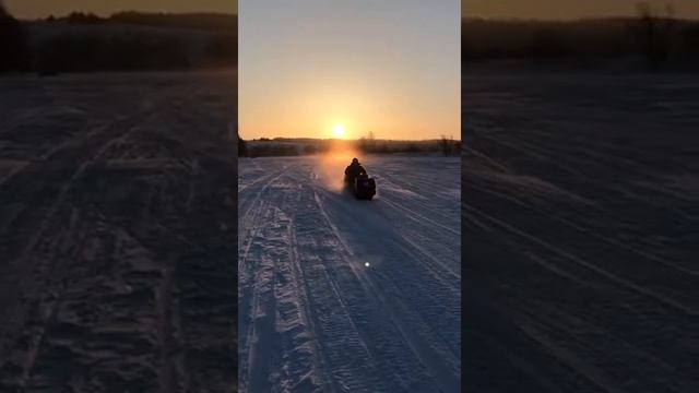 Приехал с рыбалки на мотобуксировщике МУЖИК