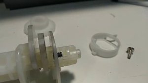 Epson l805 не берет бумагу, трещит, ремонт муфты захвата / does not pick up paper