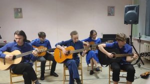 Попурри на темы песен военных лет. Исполняет ансамбль гитаристов Акцент