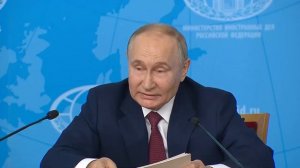 Путин собрал совещание с руководящим составом МИД России