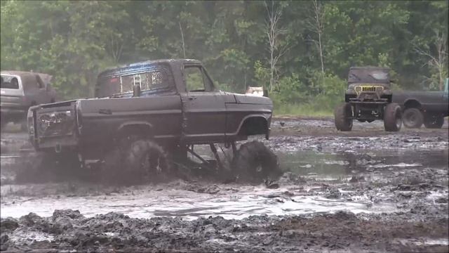 Blue Ford Plays In The Mud At BFE Mud Bog July 2019 смотреть онлайн