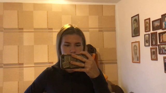Ходила в баню, мыться невозможно. Я в деревне отсыпаюсь.