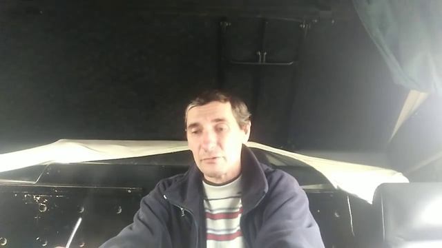 СЕРЫЙ DAF-XF95 демонтаж впускного коллектора.Дальнобой гуляет по Северному вокзалу. смотреть онлайн