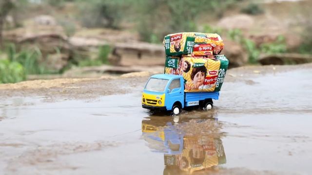 Машинки возят печенье на пляже смотреть онлайн