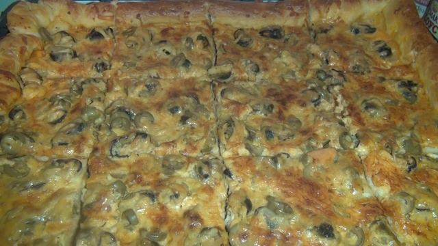 Неаполитанская пицца с морепродуктами.