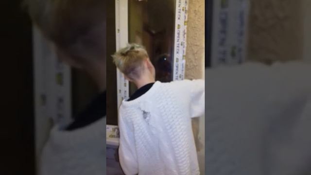 КАК ДЕВУШКИ САМОСТОЯТЕЛЬНО ДЕЛАЮТ ДЕКОРАТИВНУЮ ШТУКАТУРКУ 1.Самостоятельно сделать трэш шуба корое смотреть онлайн