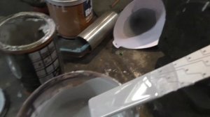 ВАЗ 2110 обработка порогов и низов дверей полиуретановым распыляемым герметиком без спецпистолета.