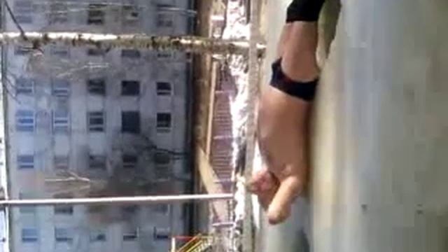 Человек Морж в Нефтеюганске.mp4 смотреть онлайн