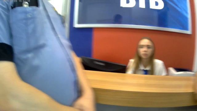 Ждем полицию в "банке" ВТБ смотреть онлайн