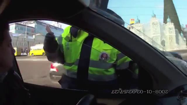 Гаишник ПОПАЛ !!! Водитель заставляет его написать протокол !!! смотреть онлайн